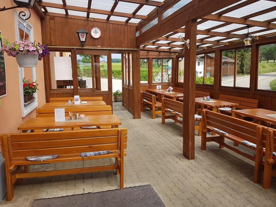 Gasthaus Kloibhofer Neukirchen bei Lambach Dış mekan fotoğraf